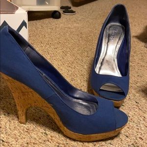 Bamboo navy heels
